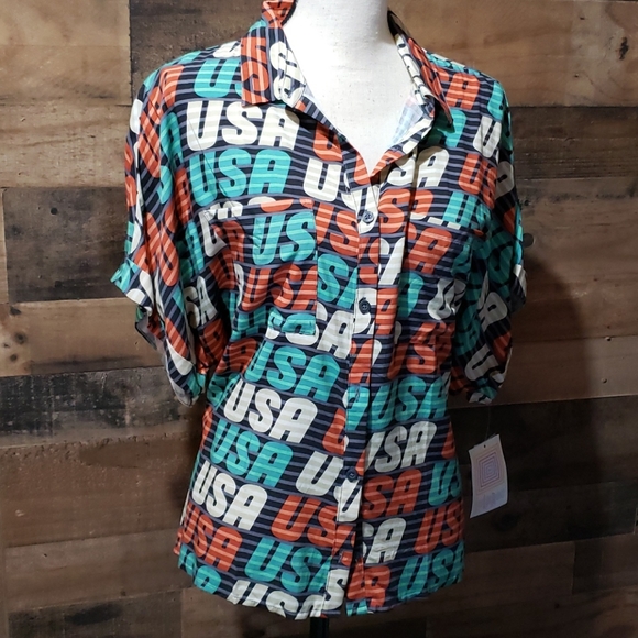 🔥3 for $15🔥 Button Down "Amy" Lularoe Top - Picture 2 of 6